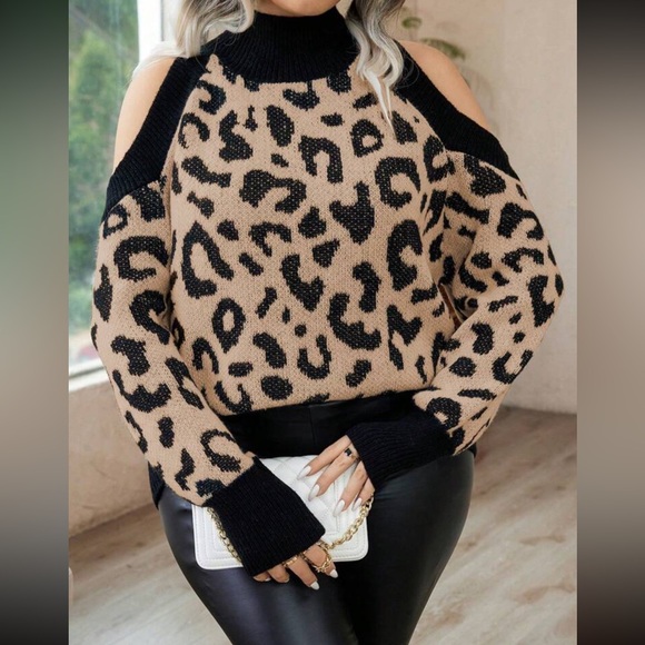 Plus size leopard print cutout turtleneck sweater - Picture 2 of 6
